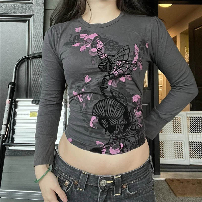 Xingqing פיות גראנג ' גזורה החולצה 2000 נשים פרפר הדפסה צוואר עגול שרוול ארוך Tees קניון גותי y2k בגדים אופנת רחוב