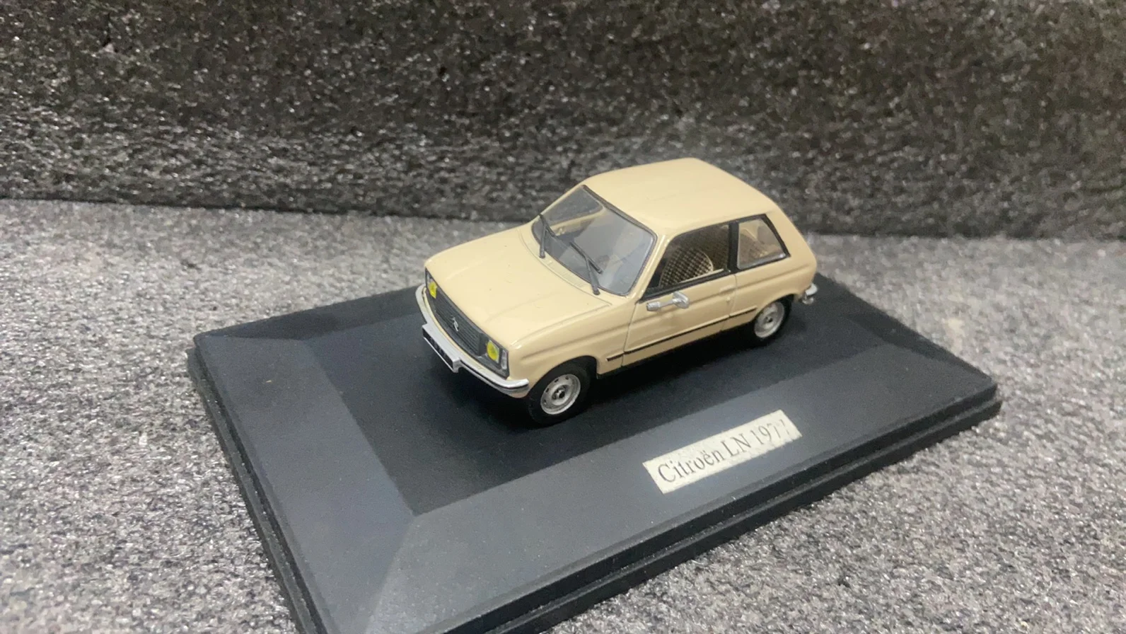 Diecast בקנה מידה 1/43 סיטרואן בעוד 1977 סדאן סימולציה סגסוגת דגם המכונית קישוט אוסף בנים צעצוע מתנות